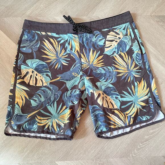 Salty Crew Swim Trunks Breaker Stretch Surf Board Shorts Fish Leaves Men 36 - Picture 1 of 14